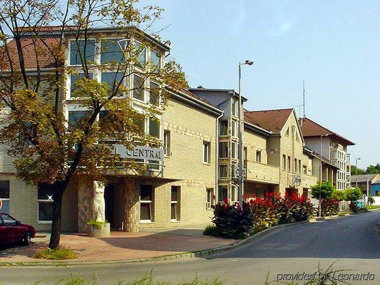 Hotel Central Nyiregyhaza Ngoại thất bức ảnh
