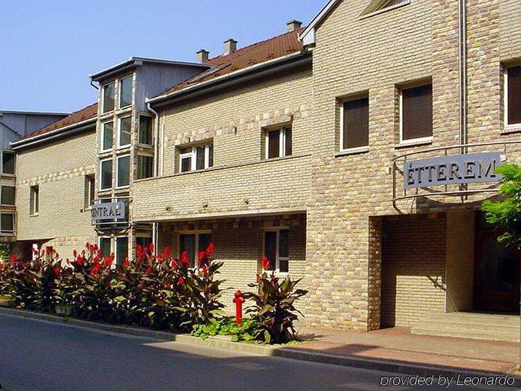 Hotel Central Nyiregyhaza Ngoại thất bức ảnh