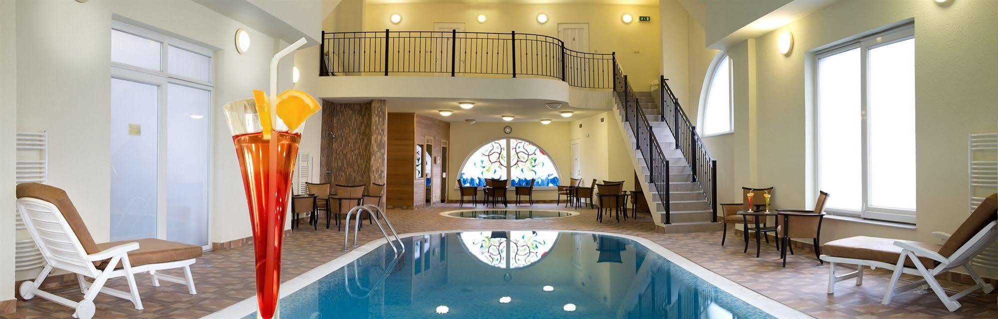 Hotel Central Nyiregyhaza Ngoại thất bức ảnh