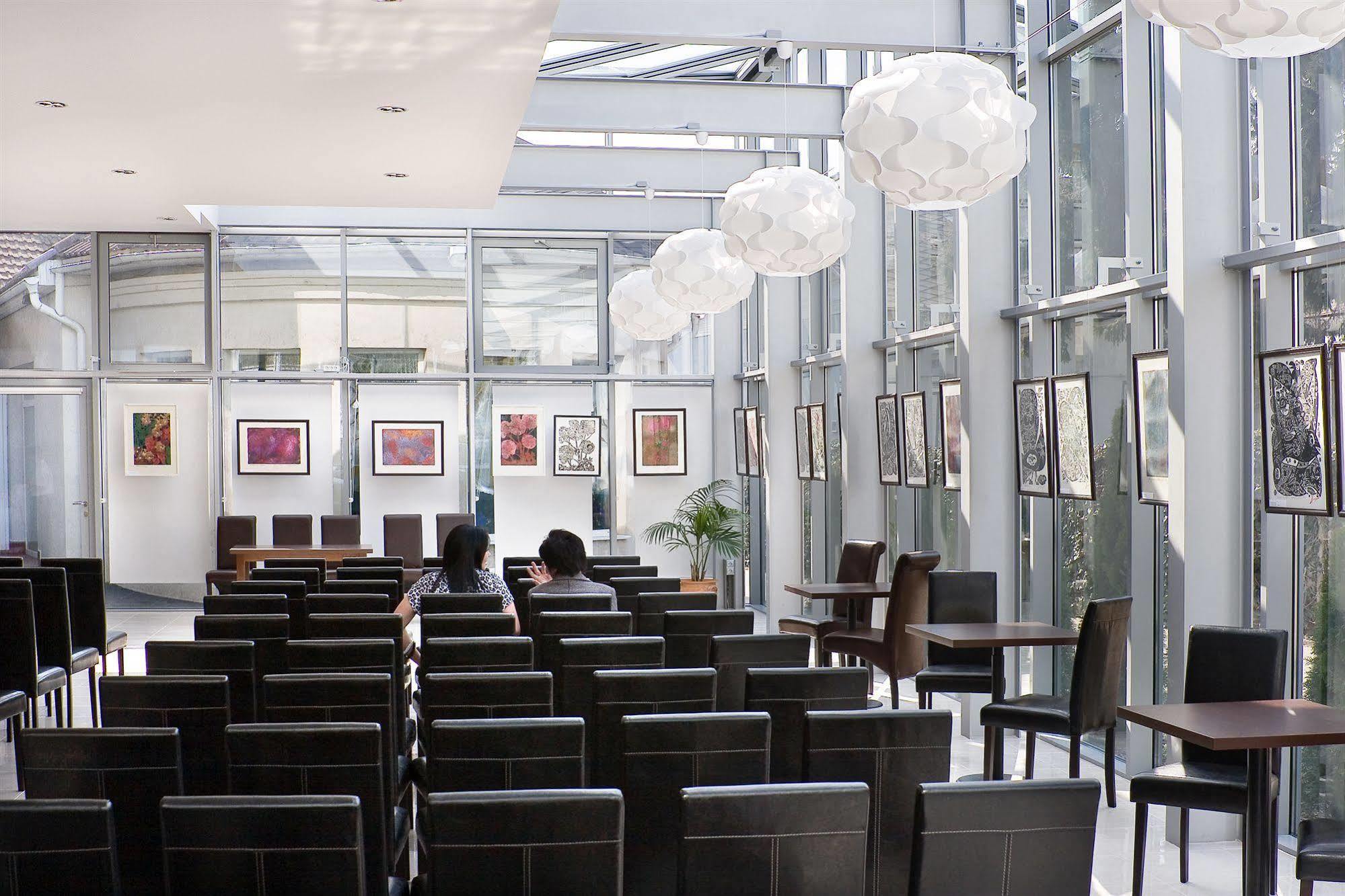 Hotel Central Nyiregyhaza Ngoại thất bức ảnh