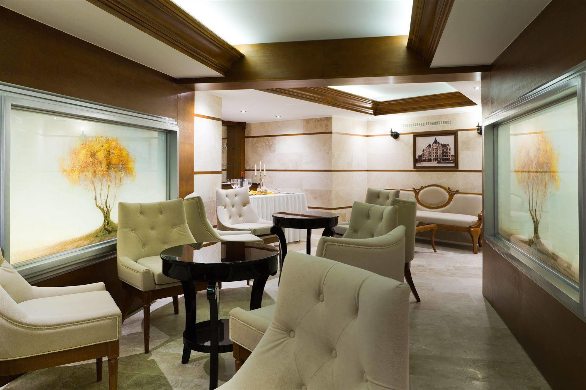 Hotel Central Nyiregyhaza Ngoại thất bức ảnh