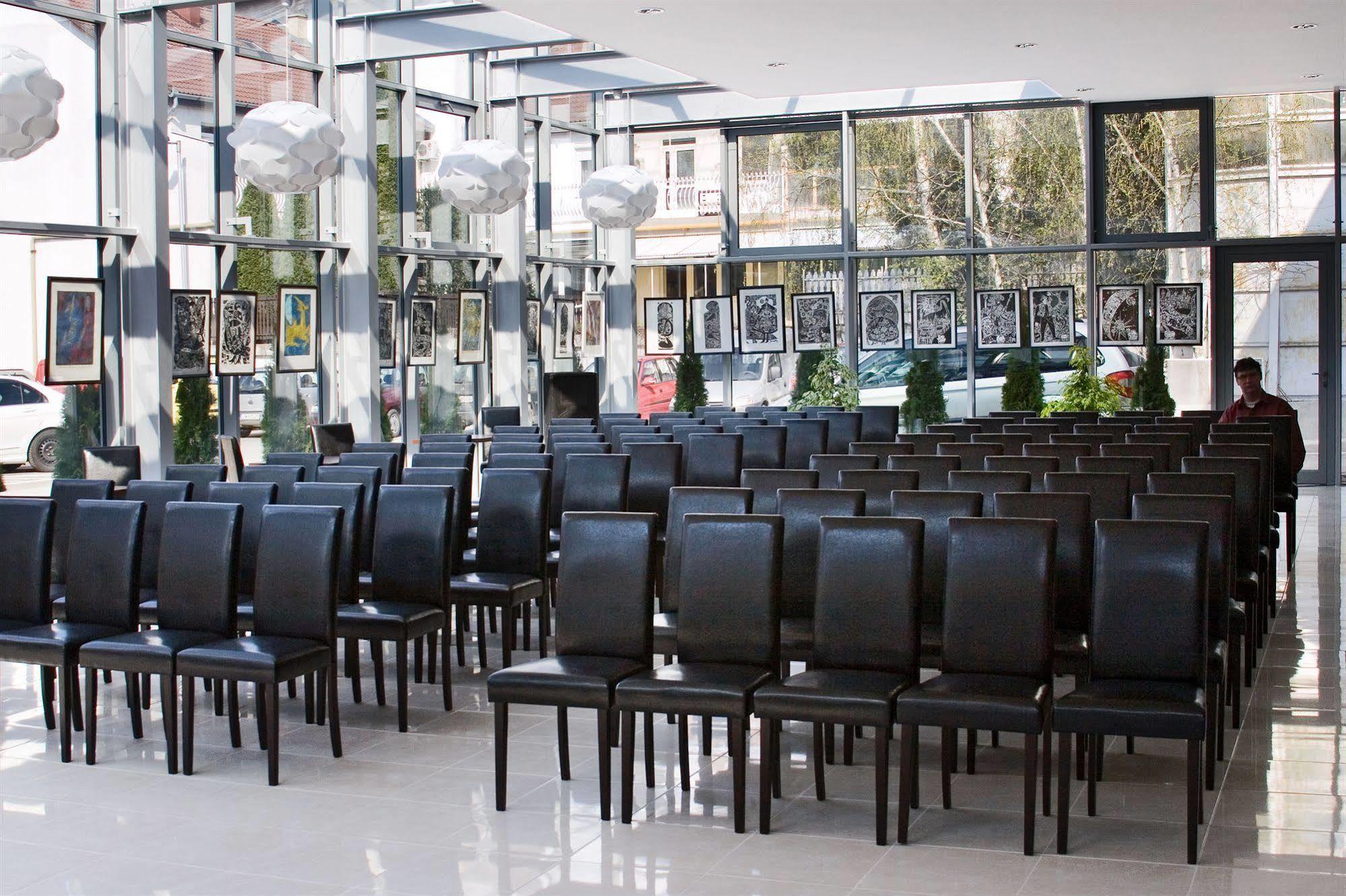 Hotel Central Nyiregyhaza Ngoại thất bức ảnh