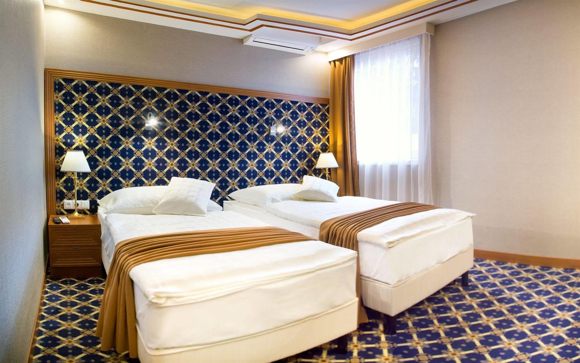 Hotel Central Nyiregyhaza Ngoại thất bức ảnh