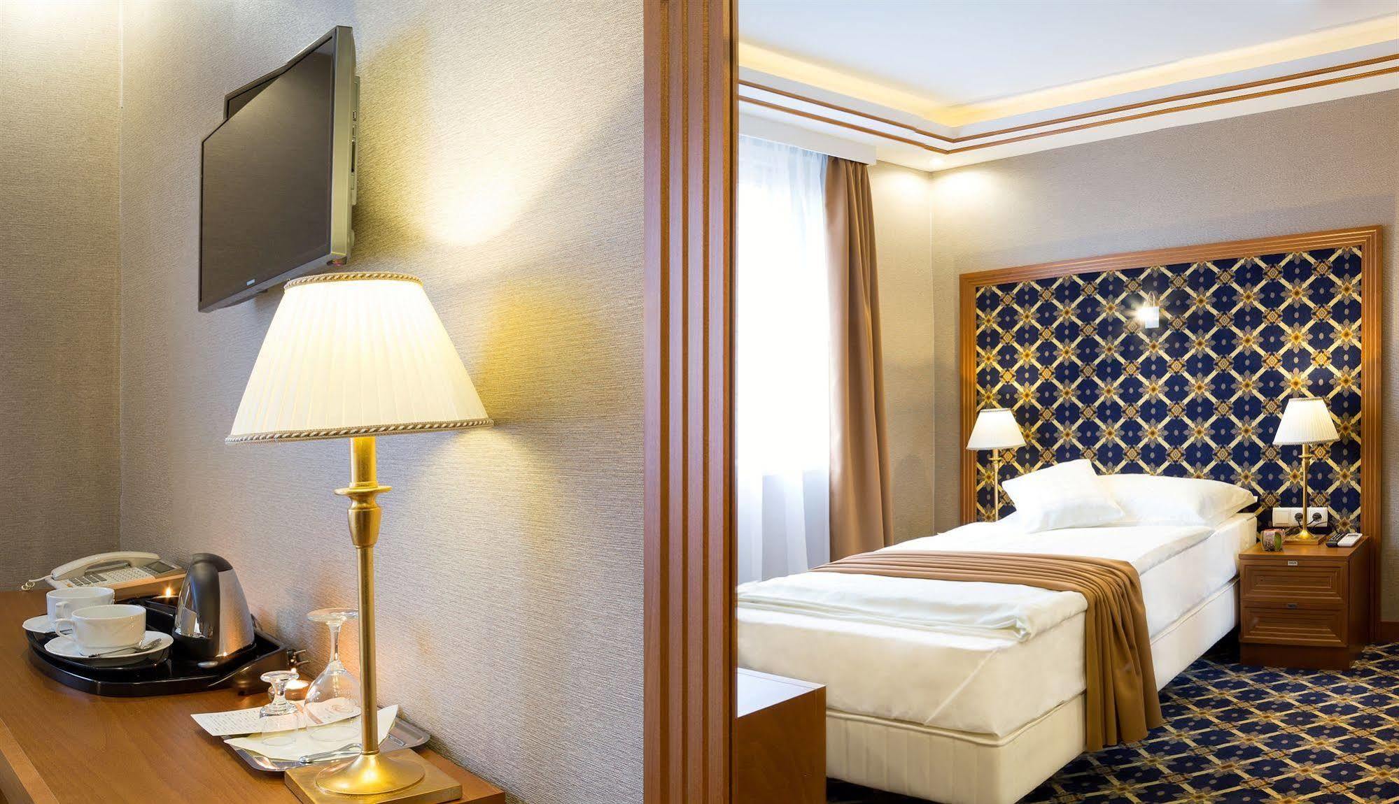Hotel Central Nyiregyhaza Ngoại thất bức ảnh