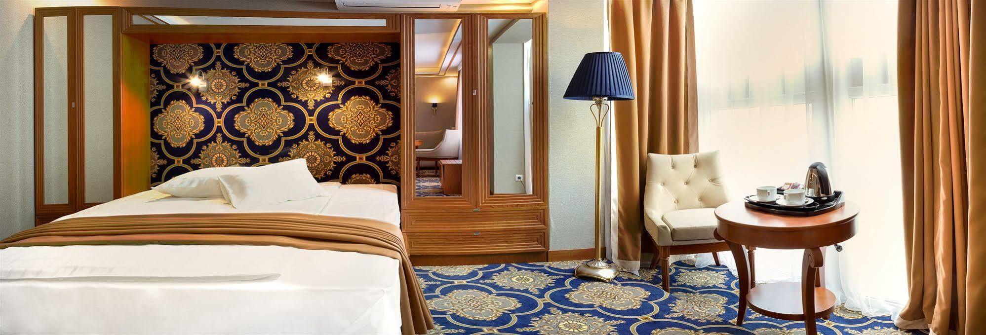 Hotel Central Nyiregyhaza Ngoại thất bức ảnh